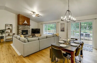 Whidbey Retreat, Peaceful & Private Getaway, Hot Tub, Fire Pit