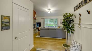 TV connectée, jeux vidéo, table de tennis de table, livres