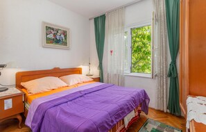 3 chambres, fer et planche à repasser, Wi-Fi gratuit, draps fournis