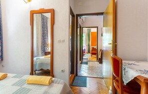 3 habitaciones, tabla de planchar con plancha y wifi gratis 