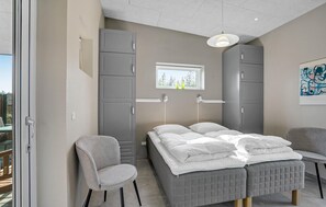 4 bedrooms, travel crib, free WiFi