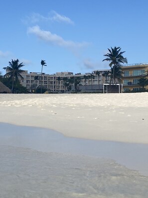 In Strandnähe, Liegestühle, Strandtücher