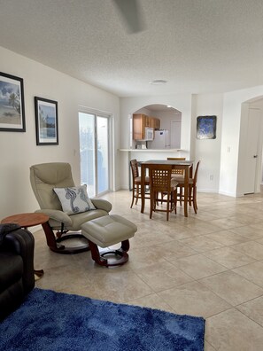 TV - Courtyard Villa with gas golf cart located between two Town Squares! (The Villages)