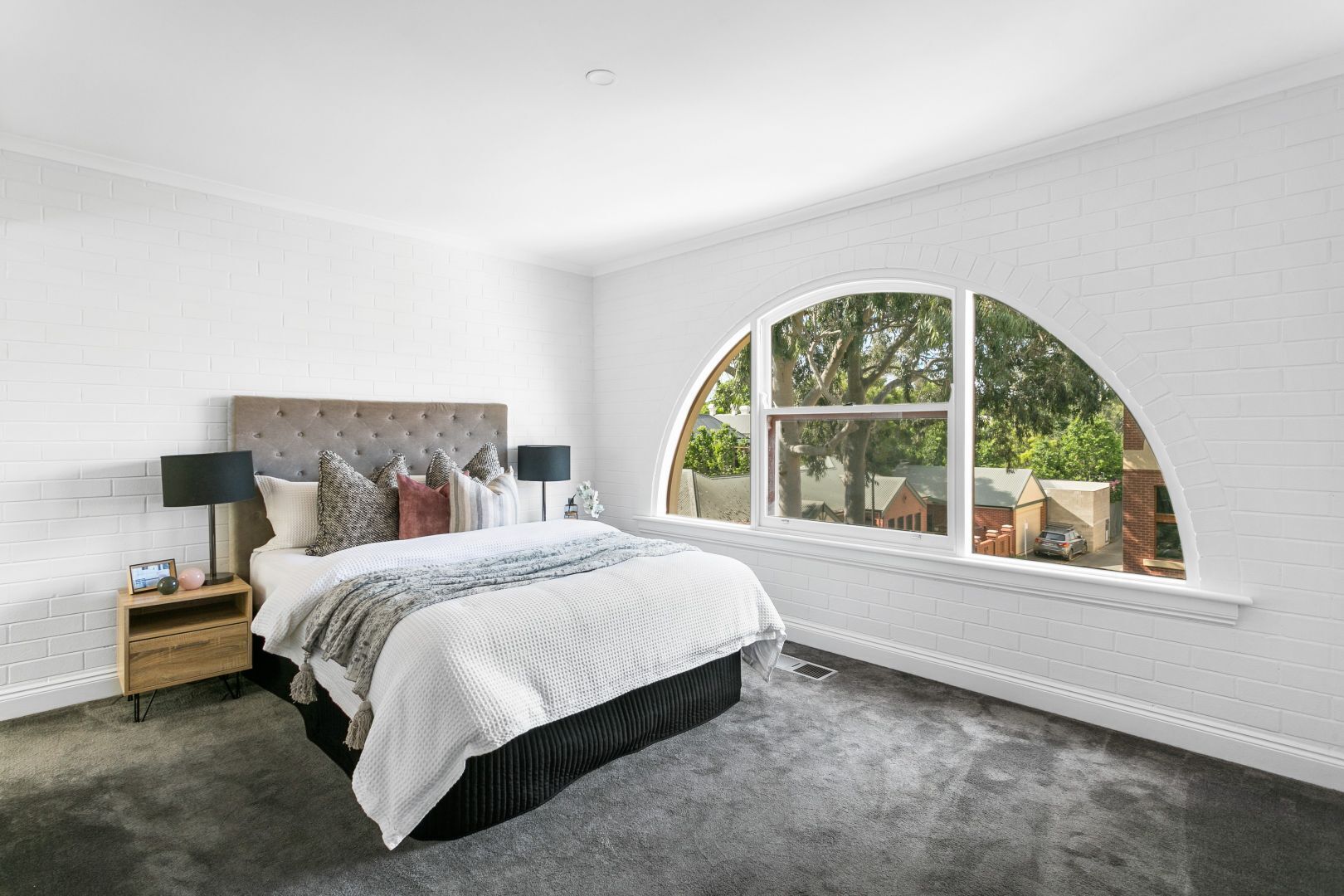 Manhattan Style 3 storey Luxury in St Peters — image 14