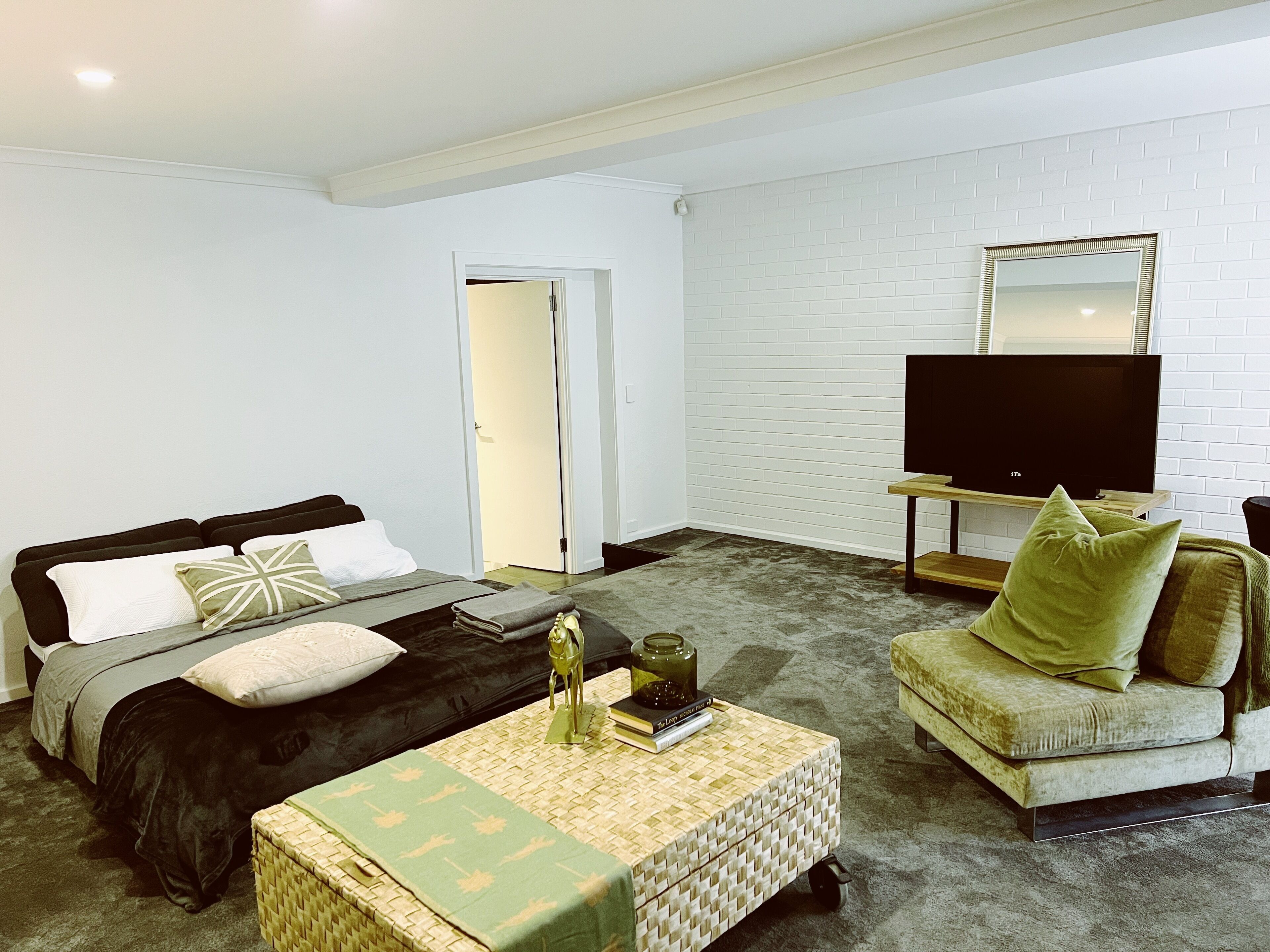 Manhattan Style 3 storey Luxury in St Peters — image 20