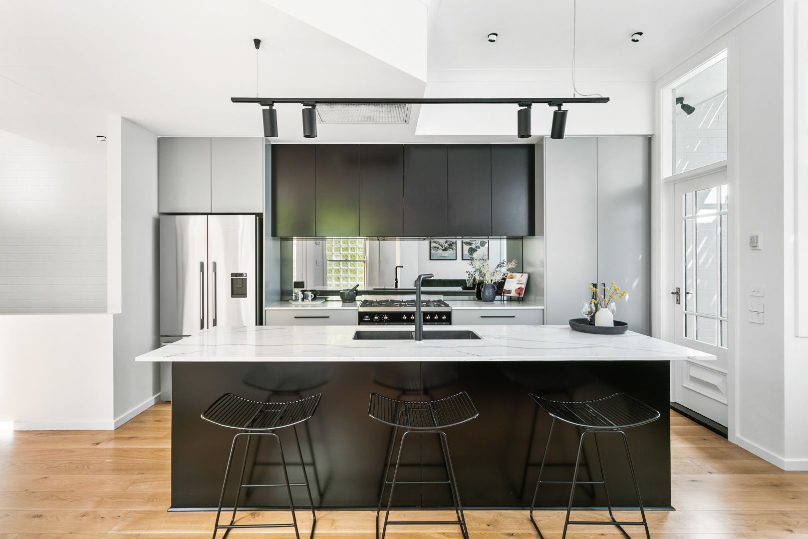 Manhattan Style 3 storey Luxury in St Peters — image 6