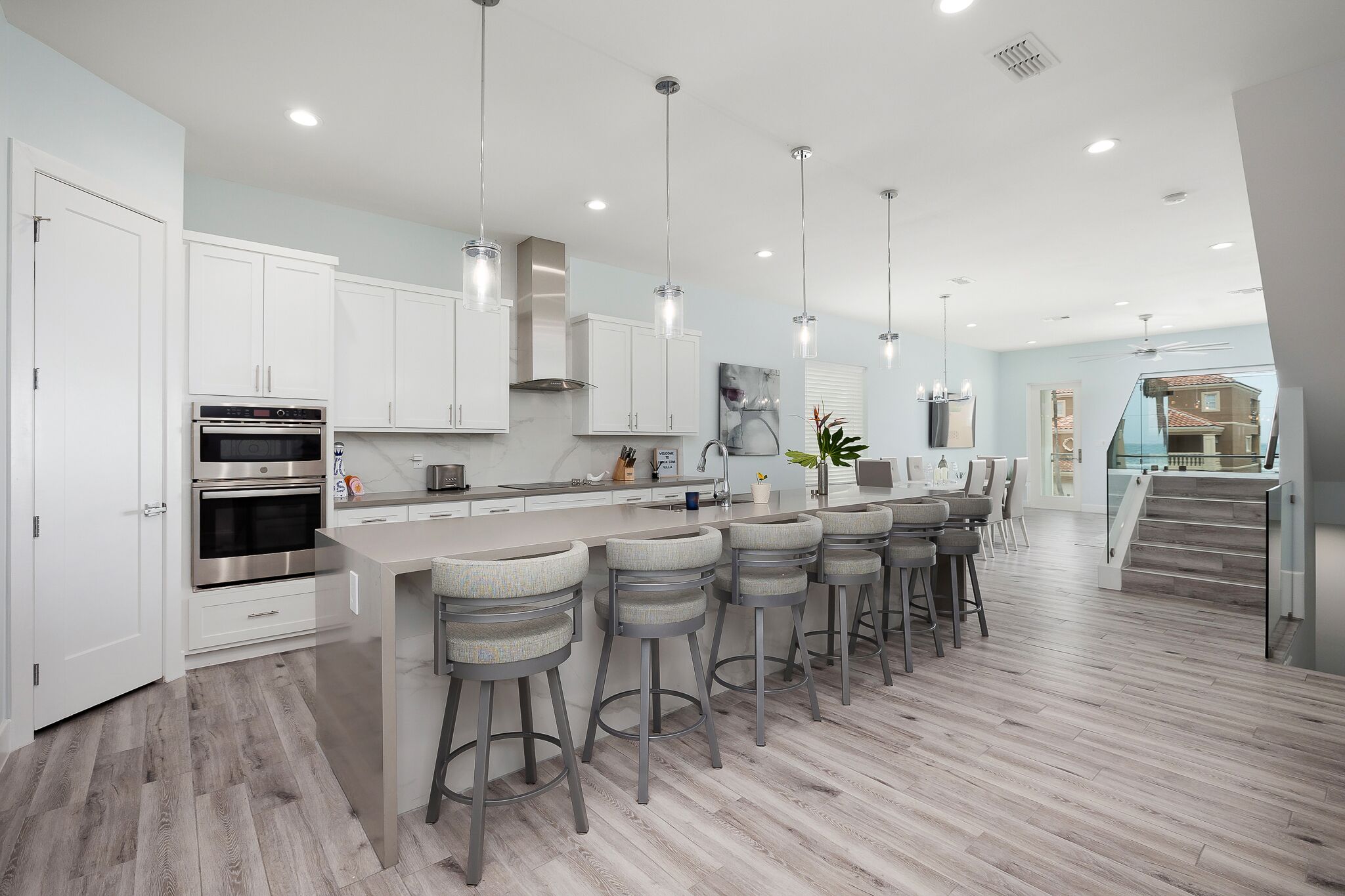 雪櫃、微波爐、焗爐、爐具