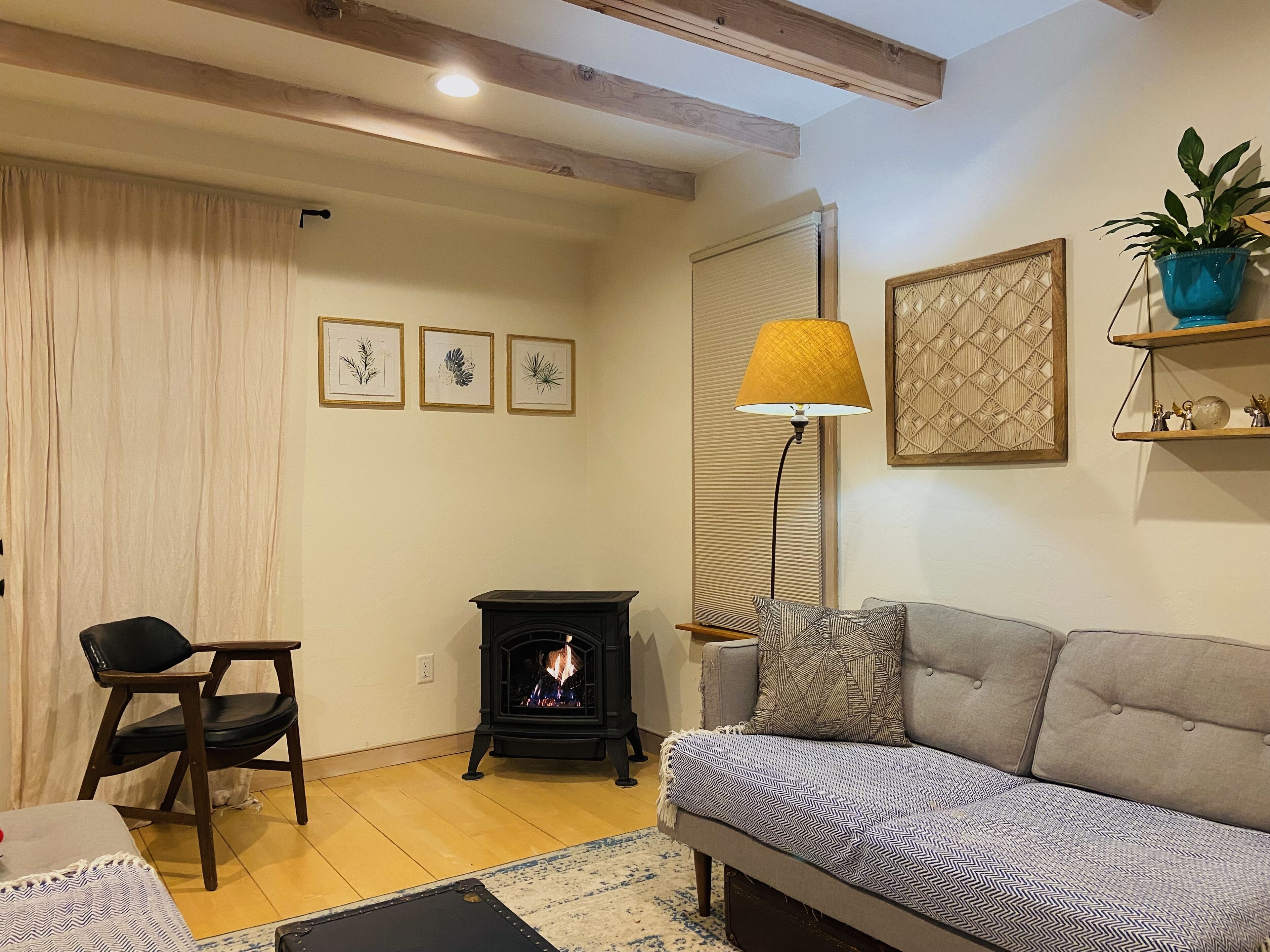 Cozy & Bright, close to airport & downtown