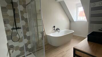 Bathtub, hair dryer