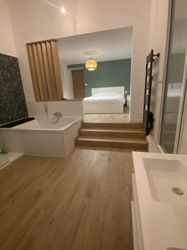 5 室のベッドルーム、アイロン / アイロン台、旅行用ベビーベッド、WiFi (無料)