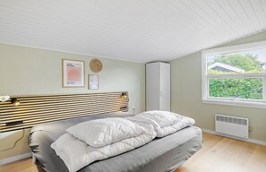 2 bedrooms, travel cot, free WiFi