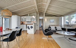 TV, fireplace - Stunning home in Malling with sauna (Malling)