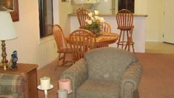 TV, fireplace, table tennis, books