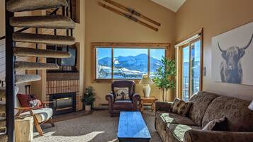 Smart TV, fireplace, stereo