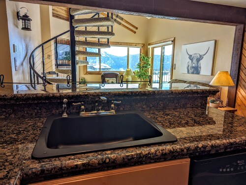 Ski and Bike In/Out Condo on Mt. Crested Butte with Private Entrance. Sleeps 6
