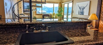 Ski and Bike In/Out Condo on Mt. Crested Butte with Private Entrance. Sleeps 6