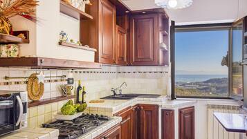 Kühlschrank, Herdplatte, Geschirrspüler