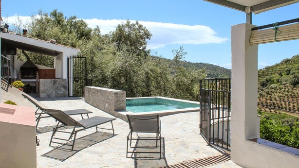 A rooftop terrace with a swimming pool, lounge chairs, and a barbecue area. - Pet friendly home in Sayalonga (Sayalonga)