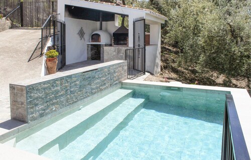 Nice home in Sayalonga