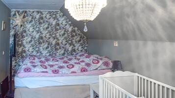 3 bedrooms, travel crib, free WiFi