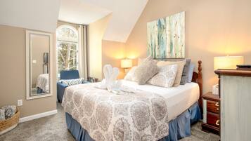 2 bedrooms, memory foam beds, desk, iron/ironing board