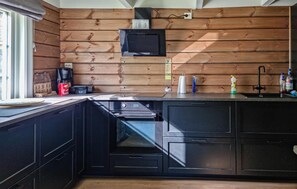 Fridge, oven, stovetop, coffee/tea maker - 3 bedroom beautiful home in Bjelland (Bjelland)