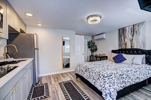 1 bedroom, desk, iron/ironing board, free WiFi