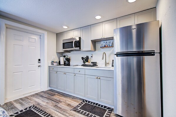 Fridge, microwave, stovetop, coffee/tea maker