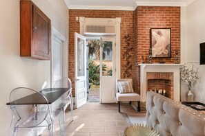 Smart TV, music library