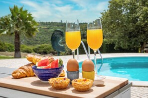 Pool - Villa with private pool and large garden (Ribamar)