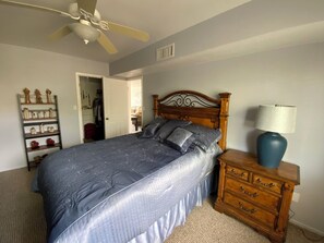 2 habitaciones, escritorio, tabla de planchar con plancha y wifi 
