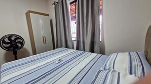 Fer et planche à repasser, accès Internet, draps fournis