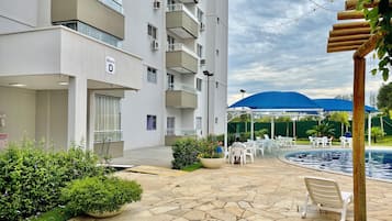 Piscina externa, piscina aquecida