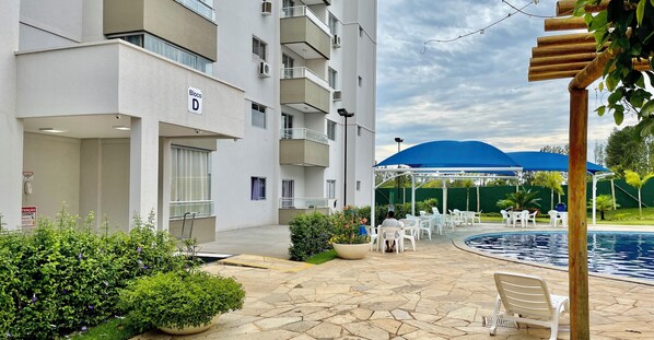 Outdoor pool, a heated pool