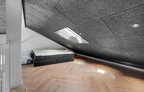 4 bedrooms, travel cot, free WiFi