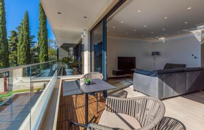 Outdoor dining - Lovely apartment in Crikvenica with sauna (Crikvenica)