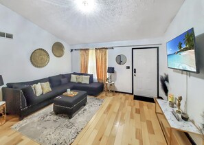 Smart TV, fireplace - Cozy Oasis, located 20 minutes from Atlanta airport✈️ (Jonesboro)