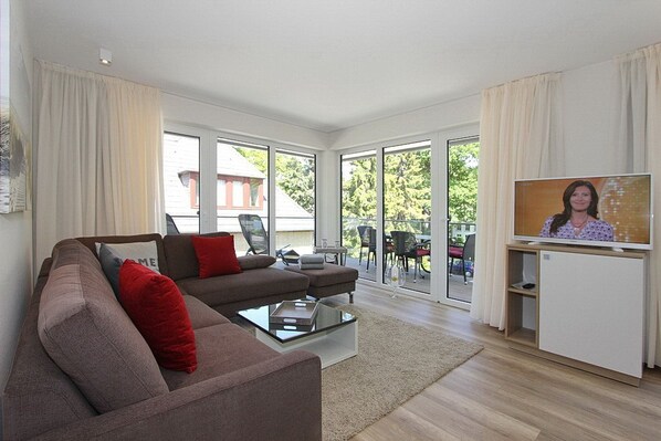 Unclassified image, 1 of 19, button