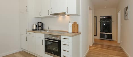 Kühlschrank, Ofen, Herdplatte, Geschirrspüler