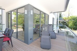 Unclassified image, 3 of 19, button