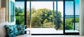 Shaws Bay Getaway- Ocean View Tropical Oasis