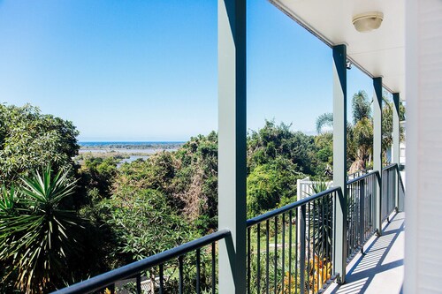 Shaws Bay Getaway- Ocean View Tropical Oasis