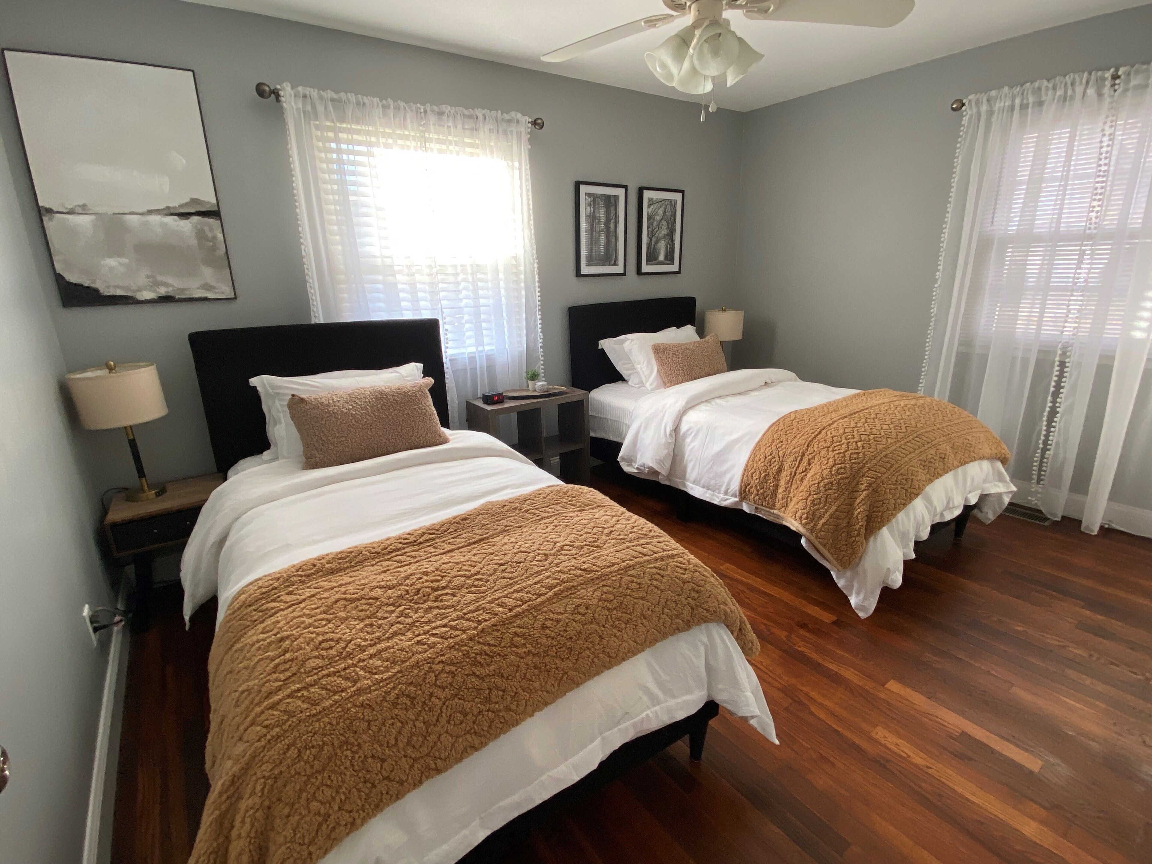 Modern 3B/2B King Bed Saint Charles IL