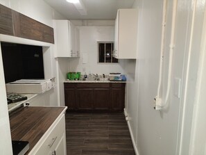 冷蔵庫、電子レンジ、コーヒー / ティーメーカー、トースター