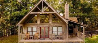 🌲Comfy Cozy Hilltop Cabin🏡 Hot Tub🔥Fast Wifi ☀️View 🌙Quiet ✨Near Dollywood