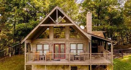 🌲Comfy Cozy Hilltop Cabin🏡 Hot Tub🔥Fast Wifi ☀️View 🌙Quiet ✨Near Dollywood