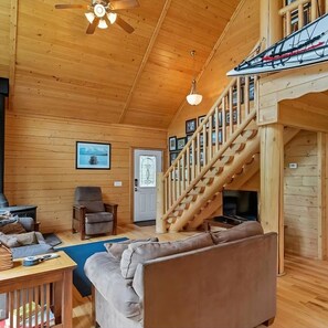 Smart TV, fireplace - Silver Salmon Lodge (Sterling)
