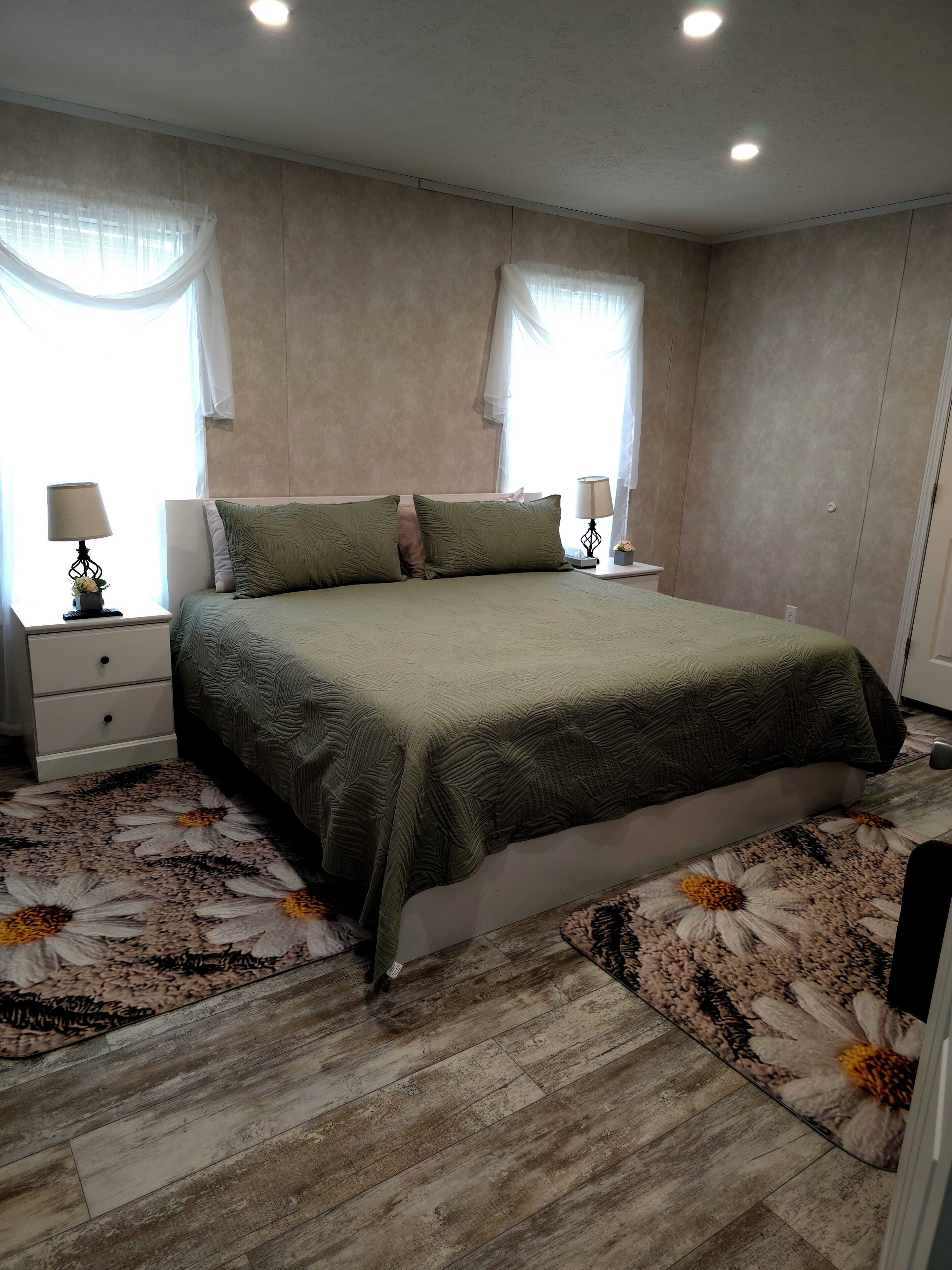 king bed + sleeping futon