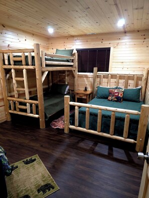 5 bedrooms, iron/ironing board, free WiFi, bed sheets - Cozy Cabin with a Hot Tub! (Wisconsin Dells)