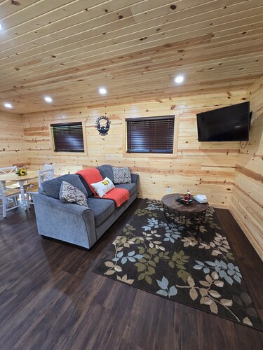 Cozy Cabin with a Hot Tub!